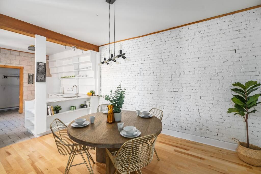 Chic Mile-End 3Br Getaway - Free Parking, Sleeps 8 Apartment Montreal Exterior photo